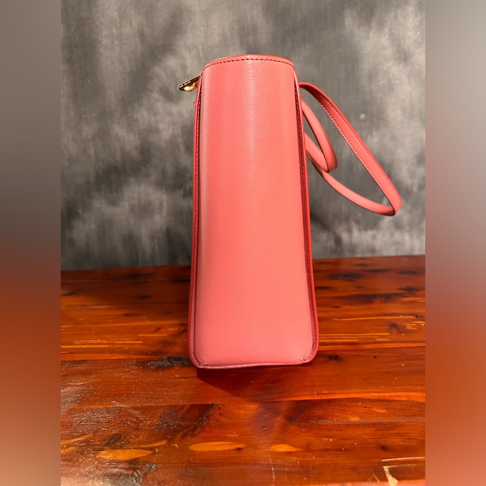 Marc Jacobs Coral Leather Tote Bag - Picture 11 of 16